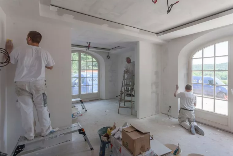Trouver une entreprise pour faire la rénovation d'une vieille maison abimée par l'humidité, Ambert, GT MACONNERIE