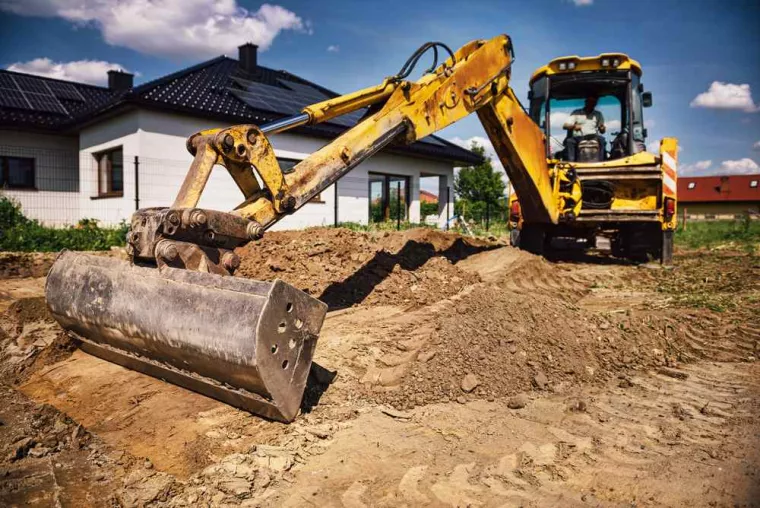 Travaux de VRD réalisés par un maçon pour la préparation de son terrain, Ambert, GT MACONNERIE